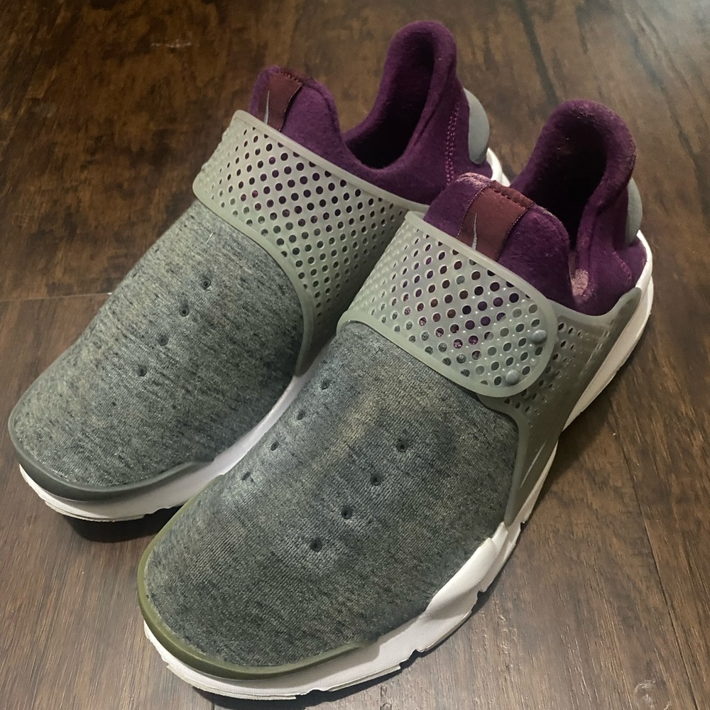 Nike Sock Dart Premium Tech Fleece Size 10.5 womens Mulberry Grey shoes